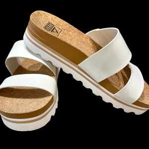 Reef Women’s Cushion Vista Hi White and Tan Slide Sandals - never worn!